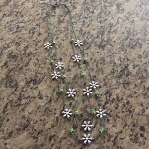 Long green daisy necklace